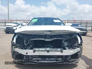 2017 Genesis G80 3.8L с VIN KMHGN4JE4HU184540, выставлен на аукционе IAAI как лот 42435615 с пробегом 98 406 миль миль и . История ставок и продаж доступна на DreamBid. Изображение 6.