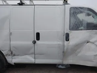 2023 Chevrolet Express Cargo z VIN 1GCWGAFP0P1104007, wystawiony jako IAAI lot #41433813 z przebiegiem 80 352 mil mil oraz . Historia ofert i sprzedaży dostępna na DreamBid. Obrazek 13.