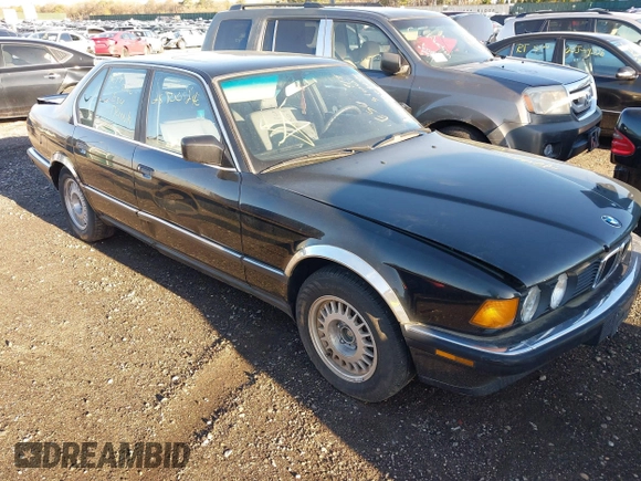1988 BMW 7 Series z VIN WBAGB4318J3209844, wystawiony jako IAAI lot #42133230 z przebiegiem Nie podano mil oraz . Historia ofert i sprzedaży dostępna na DreamBid. Obrazek 1.