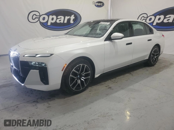 2024 BMW 7 Series 740i xDrive z VIN WBA33EH06RCS76214, wystawiony jako Copart lot #78085004 z przebiegiem 2 808 mil mil oraz Czysty tytuł • Clean title. Historia ofert i sprzedaży dostępna na DreamBid. Obrazek 1.