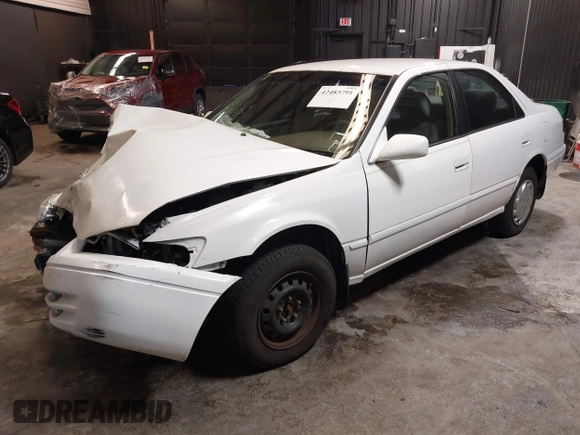 1999 Toyota Camry LE z VIN 4T1BG22K1XU888402, wystawiony jako IAAI lot #42483791 z przebiegiem 149 512 mil mil oraz . Historia ofert i sprzedaży dostępna na DreamBid. Obrazek 2.