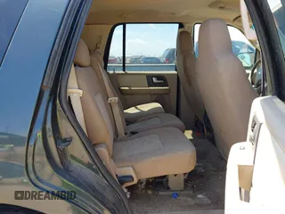 2004 Ford Expedition Special Service with VIN 1FMPU16L74LA64899, listed as a IAAI auction lot 41964679 with 178,369 mi miles. Bid and sale history available at carsss.com. Image 8.