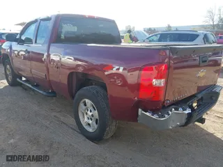 2008 Chevrolet Silverado 1500 LT w/1LT with VIN 1GCEC19J68Z100996, listed as a IAAI auction lot 41704750 with 127,463 mi miles. Bid and sale history available at carsss.com. Image 6.