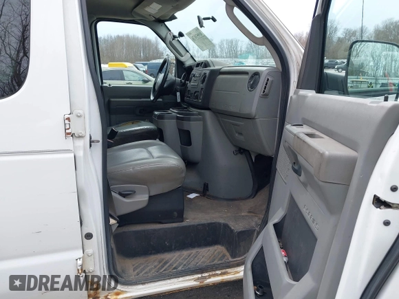 2009 Ford Econoline Passenger XL with VIN 1FBSS31L79DA65158, listed as a IAAI auction lot 41953876 with 181,240 mi miles. Bid and sale history available at carsss.com. Image 5.