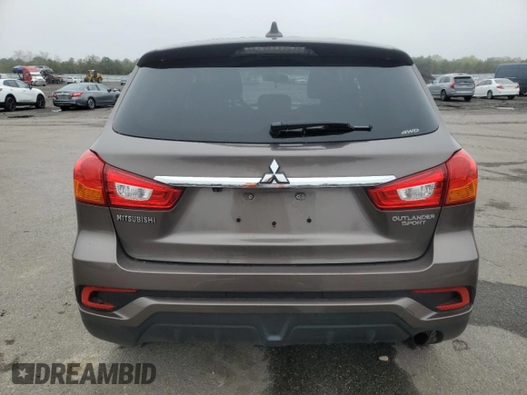 2019 Mitsubishi Outlander ES z VIN JA4AR3AU7KU014836, wystawiony jako Copart lot #55296935 z przebiegiem 14 378 mil mil oraz Szkody całkowita. Historia ofert i sprzedaży dostępna na DreamBid. Obrazek 6.