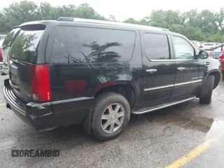2007 Cadillac Escalade ESV z VIN 1GYFK66827R261571, wystawiony jako IAAI lot #42422302 z przebiegiem 197 501 mil mil oraz . Historia ofert i sprzedaży dostępna na DreamBid. Obrazek 4.