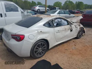 2017 Toyota 86 z VIN JF1ZNAA11H8703549, wystawiony jako IAAI lot #42007728 z przebiegiem 85 327 mil mil oraz . Historia ofert i sprzedaży dostępna na DreamBid. Obrazek 4.