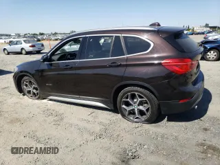 2017 BMW X1 xDrive28i z VIN WBXHT3C32H5F73536, wystawiony jako Copart lot #58431875 z przebiegiem 108 549 mil mil oraz Szkoda całkowita • Salvage title. Historia ofert i sprzedaży dostępna na DreamBid. Obrazek 2.