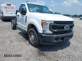 2022 Ford F-250 XL z VIN 1FDBF2A6XNED47783, wystawiony jako IAAI lot #42398746 z przebiegiem 32 109 mil mil oraz . Historia ofert i sprzedaży dostępna na DreamBid. Obrazek 1.