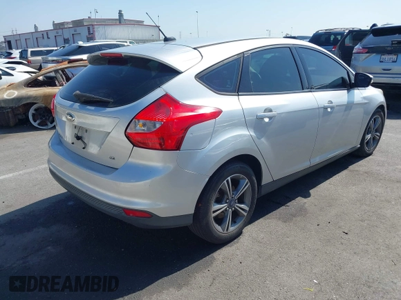 2014 Ford Focus SE z VIN 1FADP3K28EL254693, wystawiony jako IAAI lot #42280155 z przebiegiem 126 250 mil mil oraz . Historia ofert i sprzedaży dostępna na DreamBid. Obrazek 4.