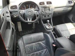 2013 Volkswagen GTI Driver's Edition z VIN WVWHV7AJXDW139382, wystawiony jako Copart lot #52128055 z przebiegiem 78 233 mil mil oraz Szkoda całkowita • Salvage title. Historia ofert i sprzedaży dostępna na DreamBid. Obrazek 8.