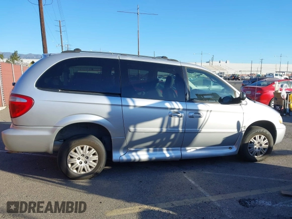 2007 Chrysler Town & Country LWB LX with VIN 2A4GP44R87R352599, listed as a IAAI auction lot 41333800 with 222,417 mi miles. Bid and sale history available at carsss.com. Image 13.