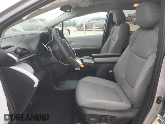 2025 Toyota Sienna XLE with VIN 5TDJRKEC2SS234150, listed as a Copart auction lot 43014285 with 5,996 mi miles and Salvage Title. Bid and sale history available at carsss.com. Image 7.