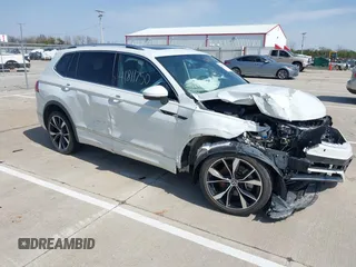 2022 Volkswagen Tiguan SEL R-Line with VIN 3VV4B7AX5NM109074, listed as a IAAI auction lot 41811750 with 29,069 mi miles. Bid and sale history available at carsss.com. Image 1.
