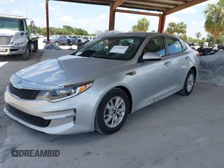 2016 Kia Optima LX z VIN 5XXGT4L39GG093127, wystawiony jako IAAI lot #42180887 z przebiegiem 171 014 mil mil oraz . Historia ofert i sprzedaży dostępna na DreamBid. Obrazek 2.