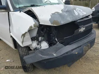 2007 Chevrolet Express Cargo Van with VIN 1GCGG25VX71126980, listed as a IAAI auction lot 41902596 with 89,628 mi miles. Bid and sale history available at carsss.com. Image 6.