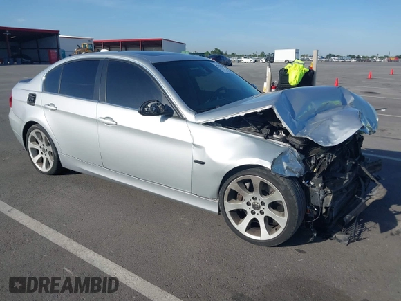 2007 BMW 3 Series 335i z VIN WBAVB73567PA88537, wystawiony jako IAAI lot #42097323 z przebiegiem 98 512 mil mil oraz . Historia ofert i sprzedaży dostępna na DreamBid. Obrazek 1.