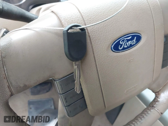 2007 Ford F-150 XLT z VIN 1FTPW12V07KC52261, wystawiony jako IAAI lot #42288922 z przebiegiem 298 361 mil mil oraz . Historia ofert i sprzedaży dostępna na DreamBid. Obrazek 11.