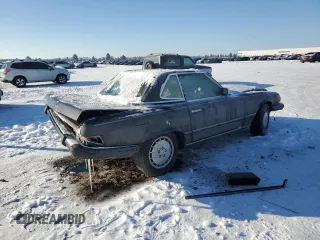 1985 Mercedes-Benz 380 z VIN WDBBA45C1FA026172, wystawiony jako Copart lot #44573545 z przebiegiem 149 808 mil mil oraz Szkoda całkowita • Salvage title. Historia ofert i sprzedaży dostępna na DreamBid. Obrazek 3.