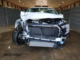 2024 GMC Terrain SLT z VIN 3GKALVEG3RL311828, wystawiony jako Copart lot #59572615 z przebiegiem 26 724 mil mil oraz Czysty tytuł • Clean title. Historia ofert i sprzedaży dostępna na DreamBid. Obrazek 5.