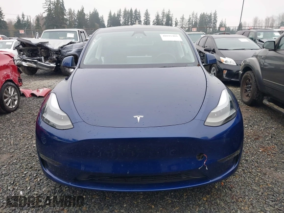 2024 Tesla Model Y Long Range with VIN 7SAYGDEE9RF066607, listed as a IAAI auction lot 40895482 with 9,988 mi miles. Bid and sale history available at carsss.com. Image 12.