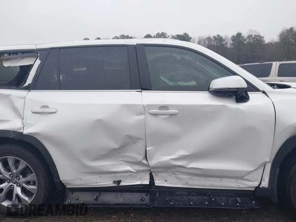 2024 Toyota Highlander XLE z VIN 5TDAAAA59RS011154, wystawiony jako IAAI lot #41243314 z przebiegiem 28 555 mil mil oraz . Historia ofert i sprzedaży dostępna na DreamBid. Obrazek 13.