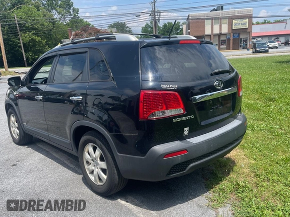 2013 Kia Sorento LX with VIN 5XYKTCA65DG324775, listed as a Copart auction lot 63433705 with 128,031 mi miles and Clean title. Bid and sale history available at DreamBid. Image 3.