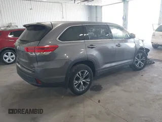 2017 Toyota Highlander LE with VIN 5TDBZRFH8HS386143, listed as a IAAI auction lot 42233604 with 44,507 mi miles and . Bid and sale history available at DreamBid. Image 4.