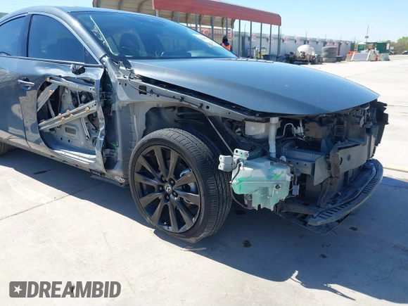 2022 Mazda 3 2.5 Turbo z VIN 3MZBPBAY8NM308426, wystawiony jako IAAI lot #41808563 z przebiegiem 44 693 mil mil oraz . Historia ofert i sprzedaży dostępna na DreamBid. Obrazek 6.