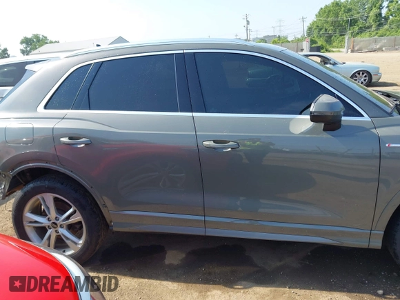 2022 Audi Q3 S line Premium Plus z VIN WA1EECF39N1066181, wystawiony jako IAAI lot #42570617 z przebiegiem 33 066 mil mil oraz . Historia ofert i sprzedaży dostępna na DreamBid. Obrazek 14.