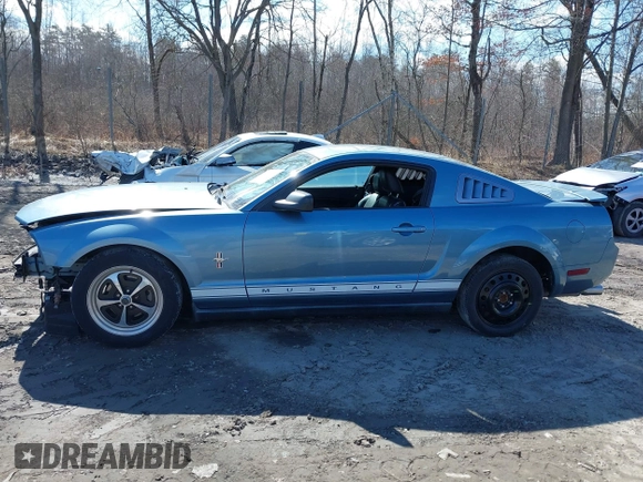 2008 Ford Mustang Deluxe with VIN 1ZVHT80NX85135471, listed as a IAAI auction lot 41985289 with 148,952 mi miles. Bid and sale history available at carsss.com. Image 15.