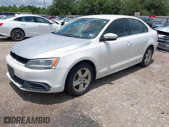 2014 Volkswagen Jetta TDI w/Premium/Nav z VIN 3VWLL7AJ4EM366694, wystawiony jako IAAI lot #42525154 z przebiegiem 89 056 mil mil oraz . Historia ofert i sprzedaży dostępna na DreamBid. Obrazek 2.