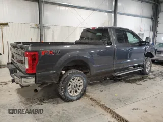 2018 Ford F-250 XL z VIN 1FT7X2B61JEB71609, wystawiony jako Copart lot #45167395 z przebiegiem 107 493 mil mil oraz Szkoda całkowita • Salvage title. Historia ofert i sprzedaży dostępna na DreamBid. Obrazek 3.