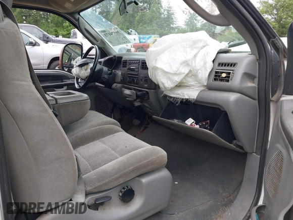 2004 Ford Super Duty F-250 XL with VIN 1FTNX21PX4EA25232, listed as a IAAI auction lot 39570173 with 246,165 mi miles. Bid and sale history available at carsss.com. Image 5.