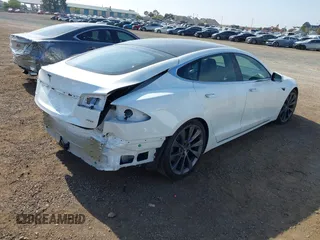 2018 Tesla Model S 75D с VIN 5YJSA1E27JF241451, выставлен на аукционе IAAI как лот 42374353 с пробегом 76 543 миль миль и . История ставок и продаж доступна на DreamBid. Изображение 4.