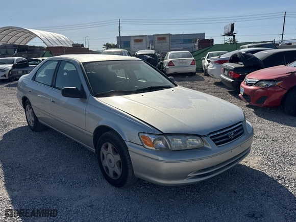 2000 Toyota Camry CE with VIN JT2BG22K0Y0483038, listed as a Copart auction lot 52646165 with 156,390 mi miles and Clean Title. Bid and sale history available at carsss.com. Image 1.