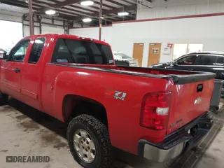 2010 Chevrolet Silverado 1500 LT with VIN 1GCSKSE35AZ214979, listed as a IAAI auction lot 41479224 with 272,254 mi miles. Bid and sale history available at carsss.com. Image 3.