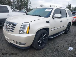 2009 Cadillac Escalade with VIN 1GYFK13219R153545, listed as a IAAI auction lot 41403646 with 148,467 mi miles. Bid and sale history available at carsss.com. Image 17.