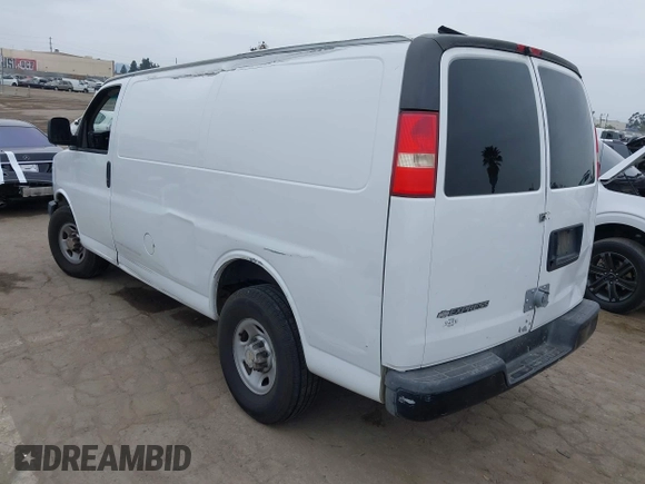 2007 Chevrolet Express Cargo Van with VIN 1GCGG25V471101377, listed as a IAAI auction lot 42105592 with 191,503 mi miles. Bid and sale history available at carsss.com. Image 3.