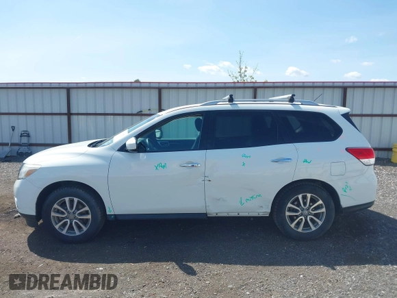 2016 Nissan Pathfinder S with VIN 5N1AR2MN6GC621811, listed as a IAAI auction lot 42151171 with 153,696 mi miles. Bid and sale history available at carsss.com. Image 14.