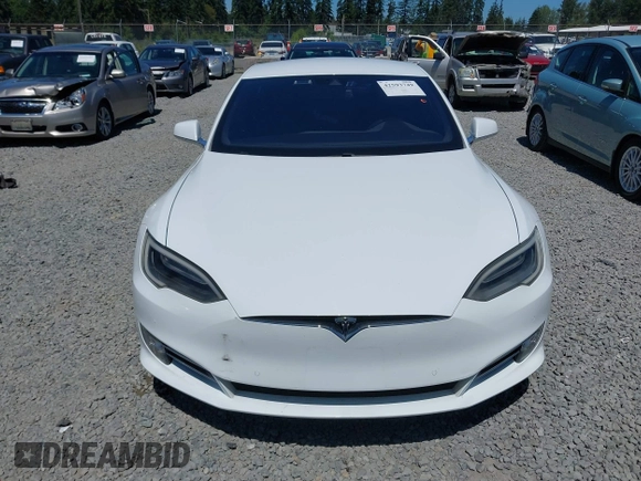 2016 Tesla Model S 90D z VIN 5YJSA1E29GF160332, wystawiony jako IAAI lot #42593749 z przebiegiem 92 702 mil mil oraz . Historia ofert i sprzedaży dostępna na DreamBid. Obrazek 13.
