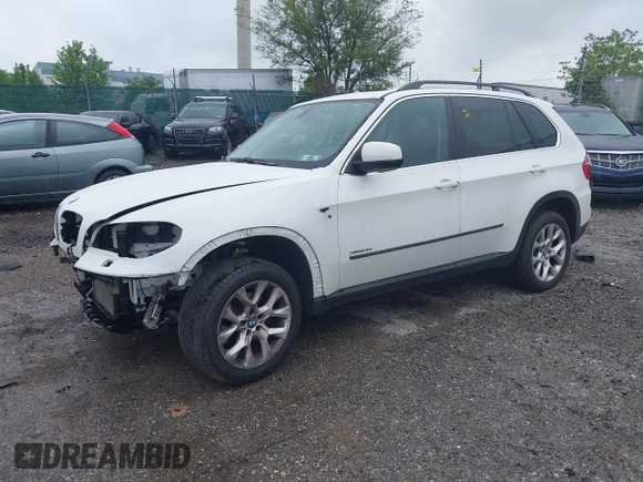 2013 BMW X5 xDrive35i z VIN 5UXZV4C53D0E14968, wystawiony jako IAAI lot #42253469 z przebiegiem 53 562 mil mil oraz . Historia ofert i sprzedaży dostępna na DreamBid. Obrazek 23.