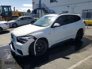 2016 BMW X1 xDrive28i z VIN WBXHT3C32G5F64656, wystawiony jako Copart lot #56031285 z przebiegiem 67 718 mil mil oraz Czysty tytuł • Clean title. Historia ofert i sprzedaży dostępna na DreamBid. Obrazek 1.