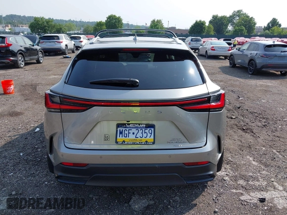 2024 Lexus NX 350h Premium z VIN 2T2GKCEZ6RC019104, wystawiony jako IAAI lot #42475819 z przebiegiem 15 870 mil mil oraz . Historia ofert i sprzedaży dostępna na DreamBid. Obrazek 17.