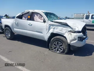 2017 Toyota Tacoma SR5 z VIN 3TMAZ5CN0HM046001, wystawiony jako IAAI lot #42362768 z przebiegiem 48 769 mil mil oraz . Historia ofert i sprzedaży dostępna na DreamBid. Obrazek 1.