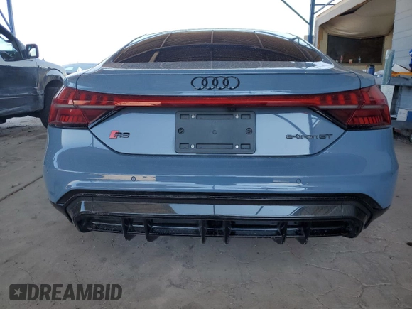 2022 Audi RS e-tron GT z VIN WAUAHBFW0N7902258, wystawiony jako Copart lot #63346114 z przebiegiem Nie podano mil oraz Szkoda całkowita • Salvage title. Historia ofert i sprzedaży dostępna na DreamBid. Obrazek 6.