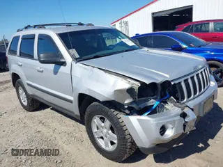 2007 Jeep Grand Cherokee Laredo with VIN 1J8HR48P87C687411, listed as a IAAI auction lot 41774029 with 212,763 mi miles. Bid and sale history available at carsss.com. Image 1.