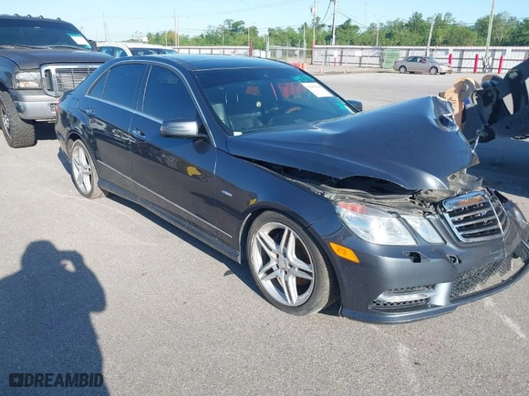 2012 Mercedes-Benz E-Class E 350 Luxury with VIN WDDHF5KB4CA560735, listed as a IAAI auction lot 41987988 with 177,146 mi miles. Bid and sale history available at carsss.com. Image 1.