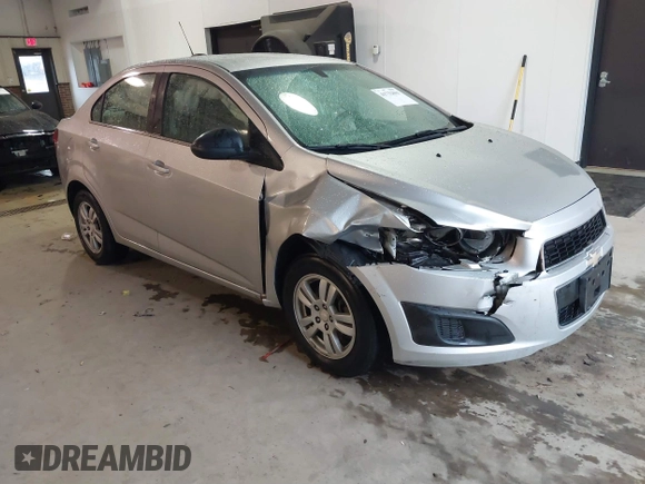 2016 Chevrolet Sonic LT z VIN 1G1JC5SH0G4138189, wystawiony jako IAAI lot #41732801 z przebiegiem 160 903 mil mil oraz . Historia ofert i sprzedaży dostępna na DreamBid. Obrazek 1.