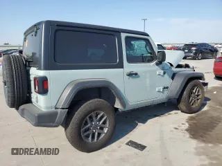 2024 Jeep Wrangler Sport S z VIN 1C4PJXAN9RW138743, wystawiony jako Copart lot #75490194 z przebiegiem 16 573 mil mil oraz Szkoda całkowita • Salvage title. Historia ofert i sprzedaży dostępna na DreamBid. Obrazek 3.